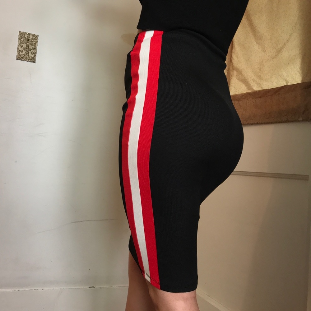 Black stripped pencil skirt